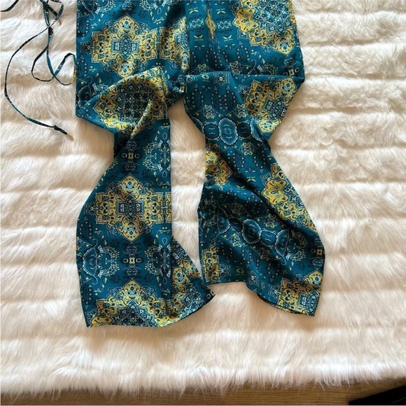 NWT. REVOLVE. Gia jumpsuit in Moroccan print. Size small - Picture 4 of 5